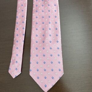 Brooks Brothers Pink Tie Blue and White Fleur-de-Lis 100% Silk Men's 57" NWT